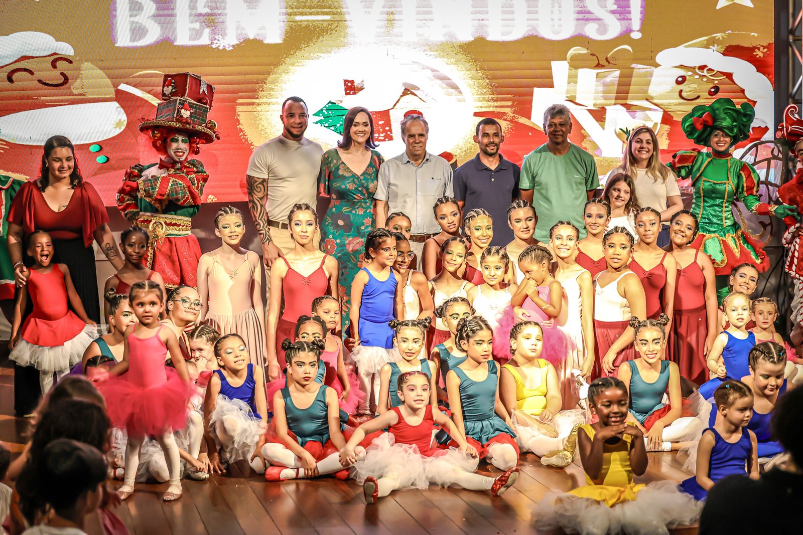 Mostra de dança clássica celebrou o espírito do Natal com a presença do prefeito Nozinho. Foto: Rafael Guedes