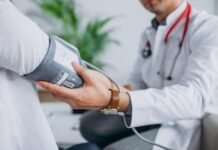 MAIO VERMELHO Saúde de São Gonçalo do Rio Abaixo leva orientações sobre saúde cardiovascular e neurológica à população