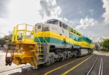 Nova locomotiva da Estrada de Ferro Vitória a Minas tem montagem concluída